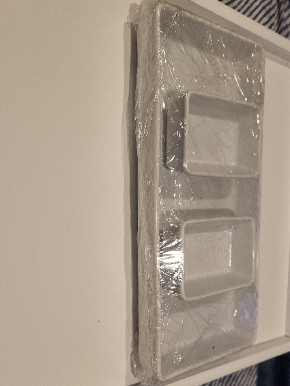 White Ceramic Rectangular Tray with Two Ramekins - Picture 2 of 3